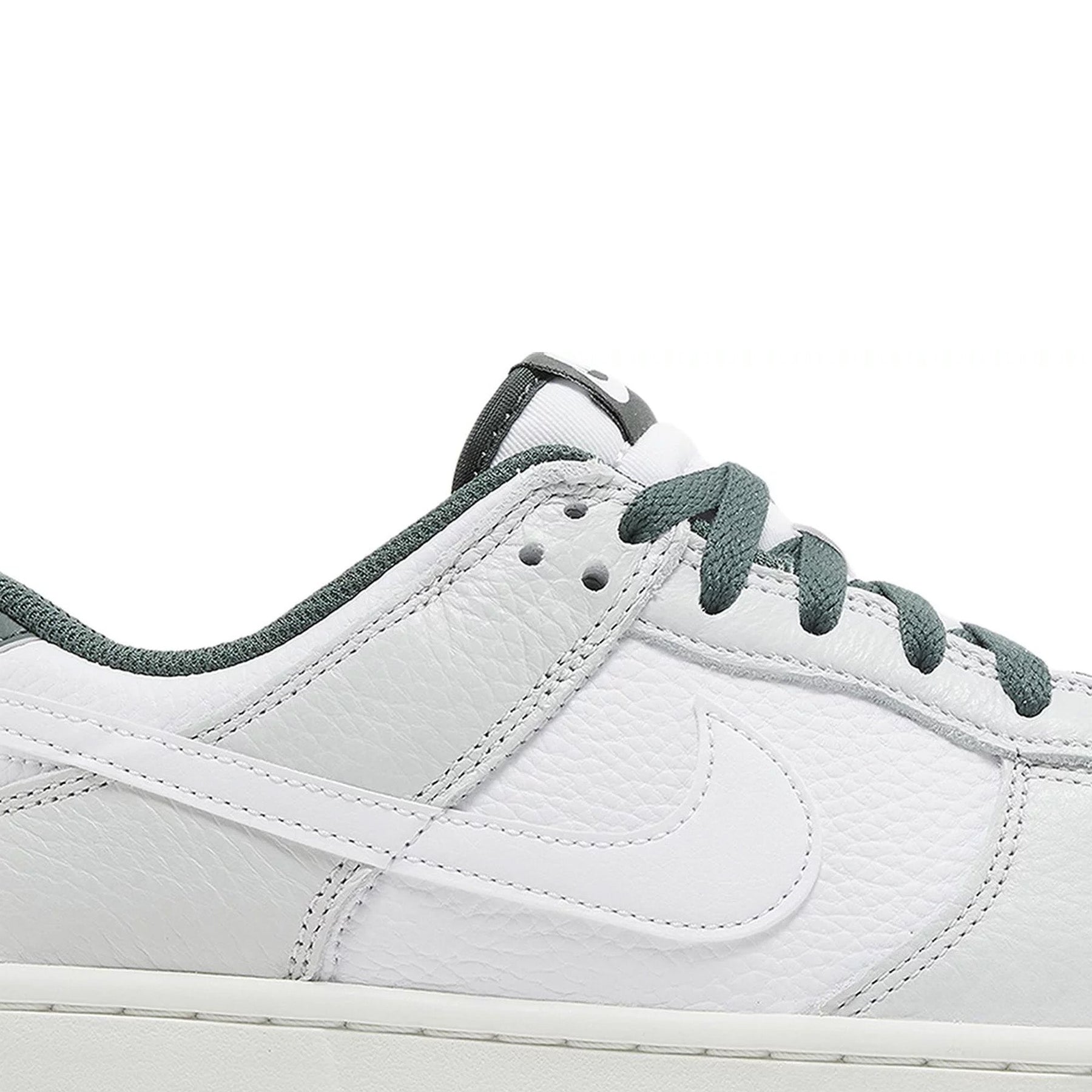 Dunk Low Retro SE Photon Dust 'Vintage Green'